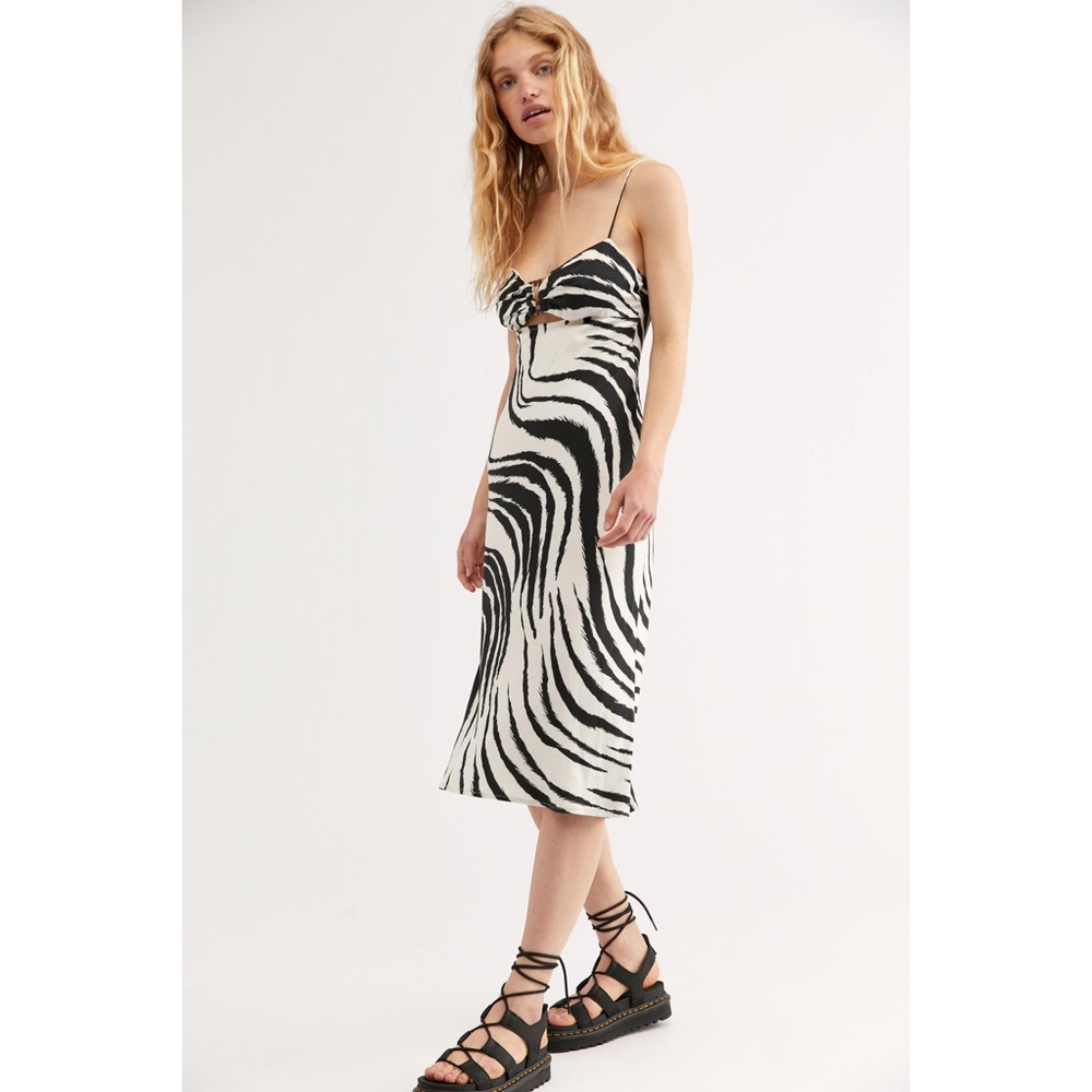 Sun Becomes Her Villa Midi Dress